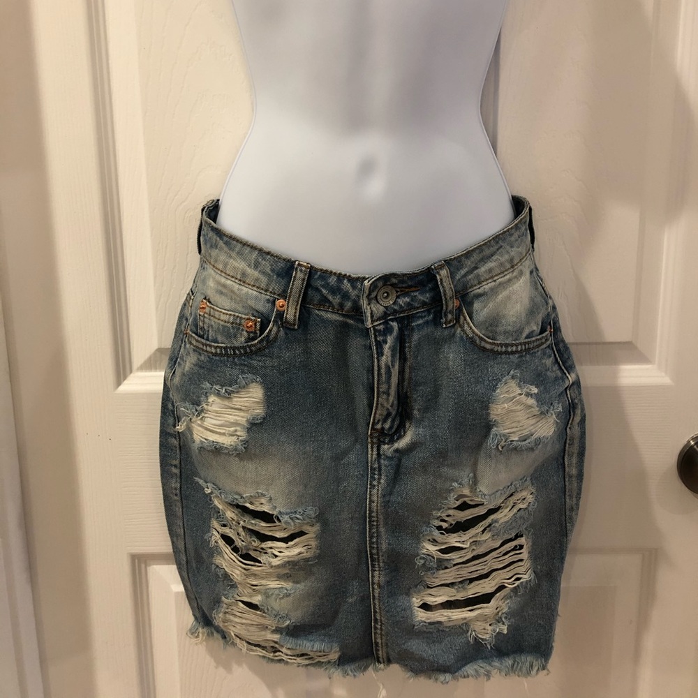 Denim skirt.